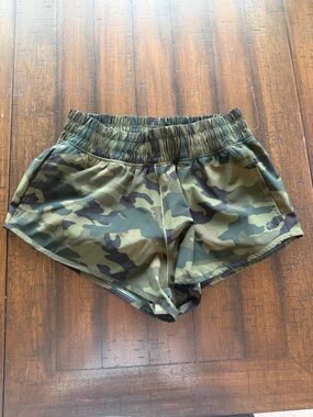 OFFLINE by Aerie 2’’ Hot Stuff Short XXS- Green Camouflage
